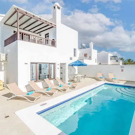 Vivienne Villa Tias